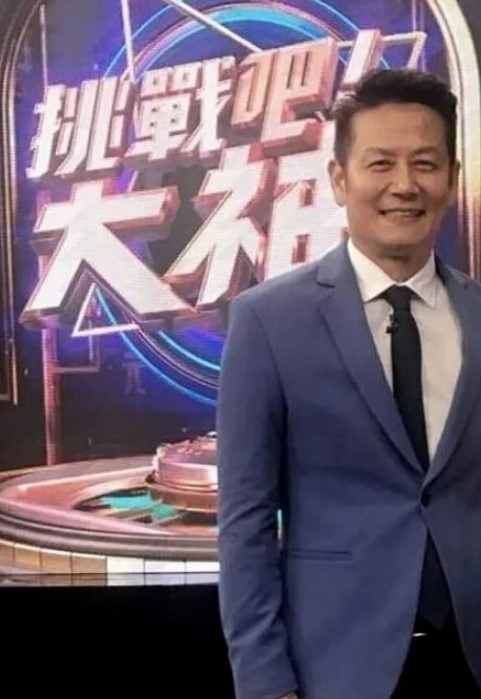 清秀大奶骚货淫声荡语撩骚互动坐骑假屌操逼_ - 91AV海报